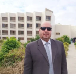  ايمن عمر